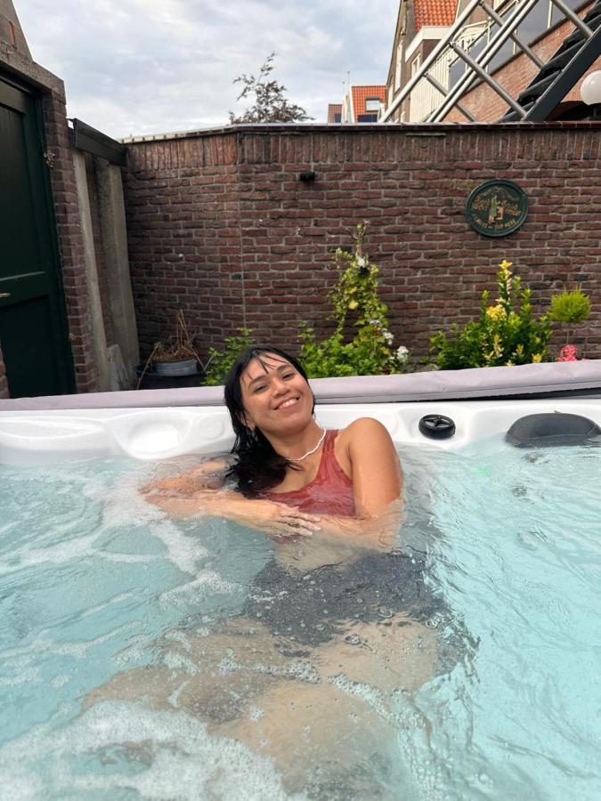 B En B * Volendam